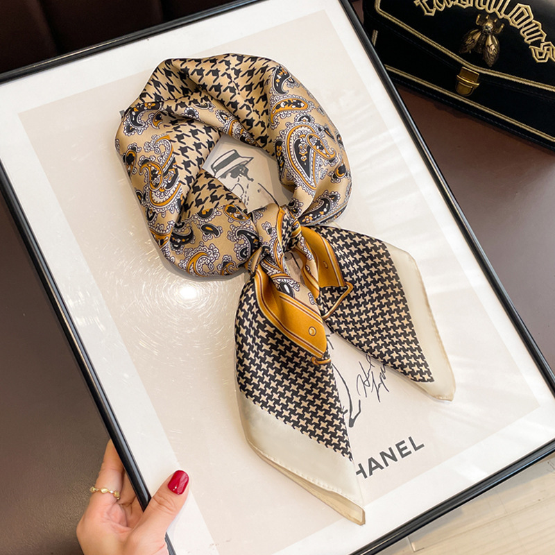 Primavera pequeña bufandas de seda ~ primavera y verano fresca sensación de reducción de la edad de las niñas coreanas pequeñas bufandas de seda de lujo ligero mujeres versátiles