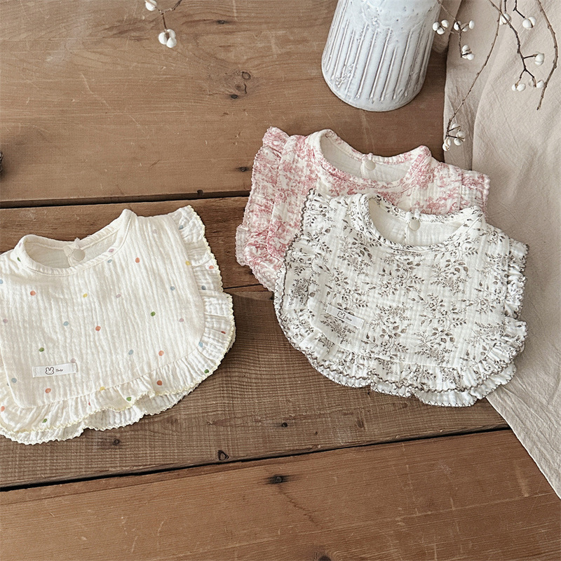 INS Four Seasons Infant Bare Teeth Lace Slip Wipe Baby Girl Cotton Yarn Bib Cover