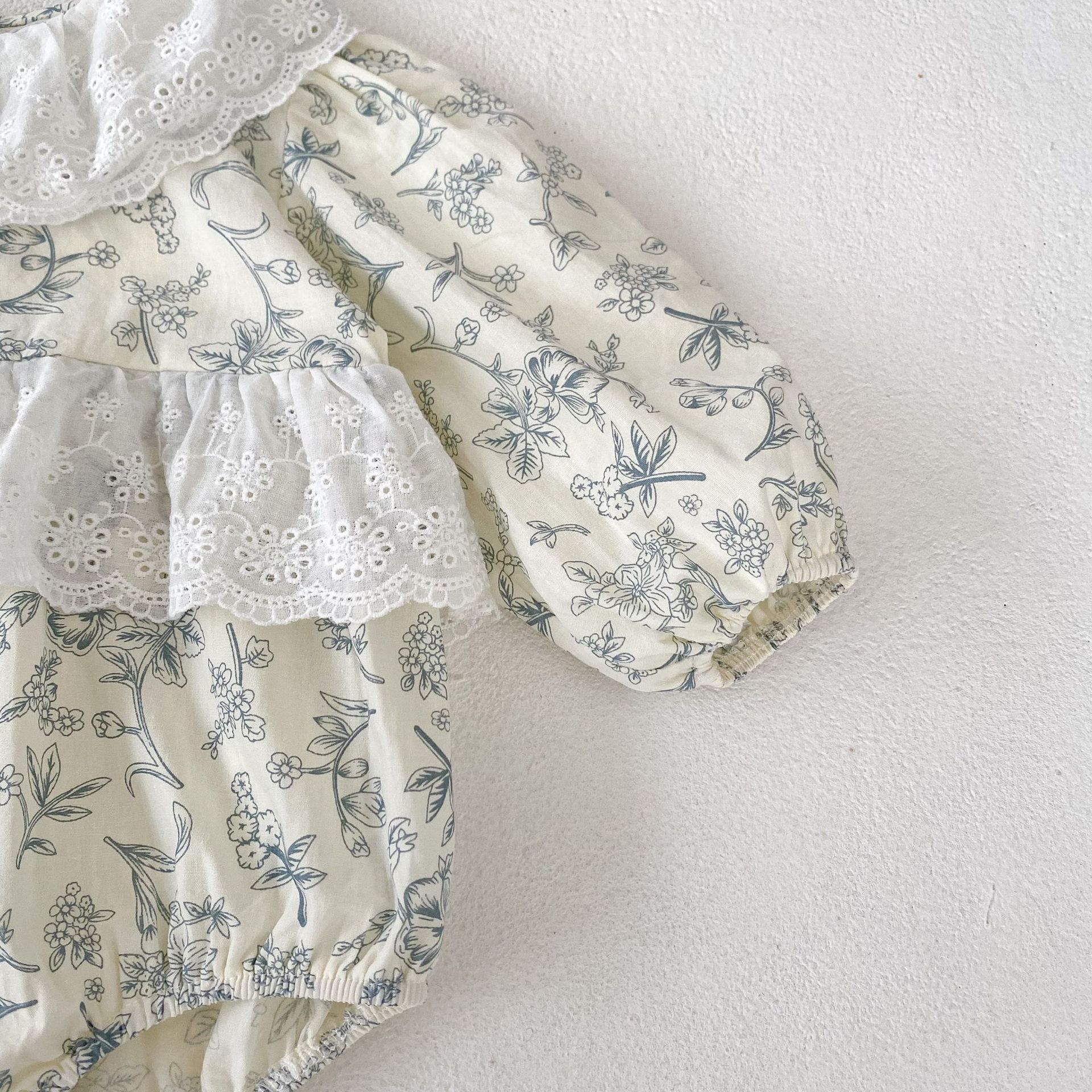 A-class cotton 2024 baby girl autumn 0-3 years old lace collar small fresh floral Ha Yi long sleeved bag fart clothes_voghion.com