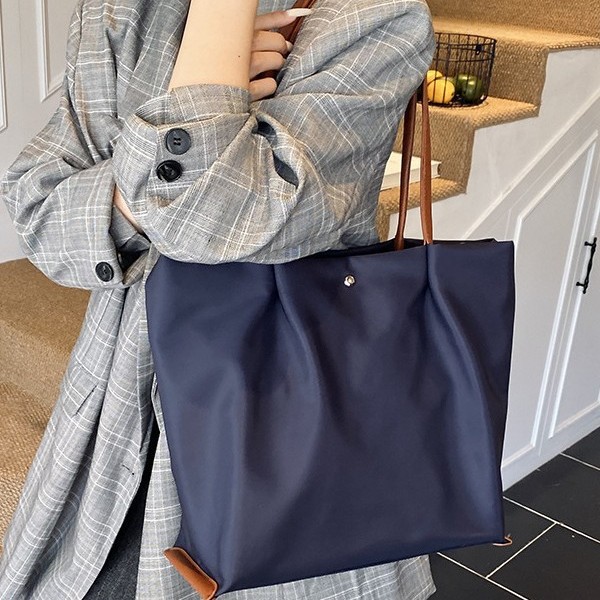 Borsa a tracolla casual da donna in tessuto Oxford, capiente, elegante e versatile, ideale per gli spostamenti quotidiani._voghion.com