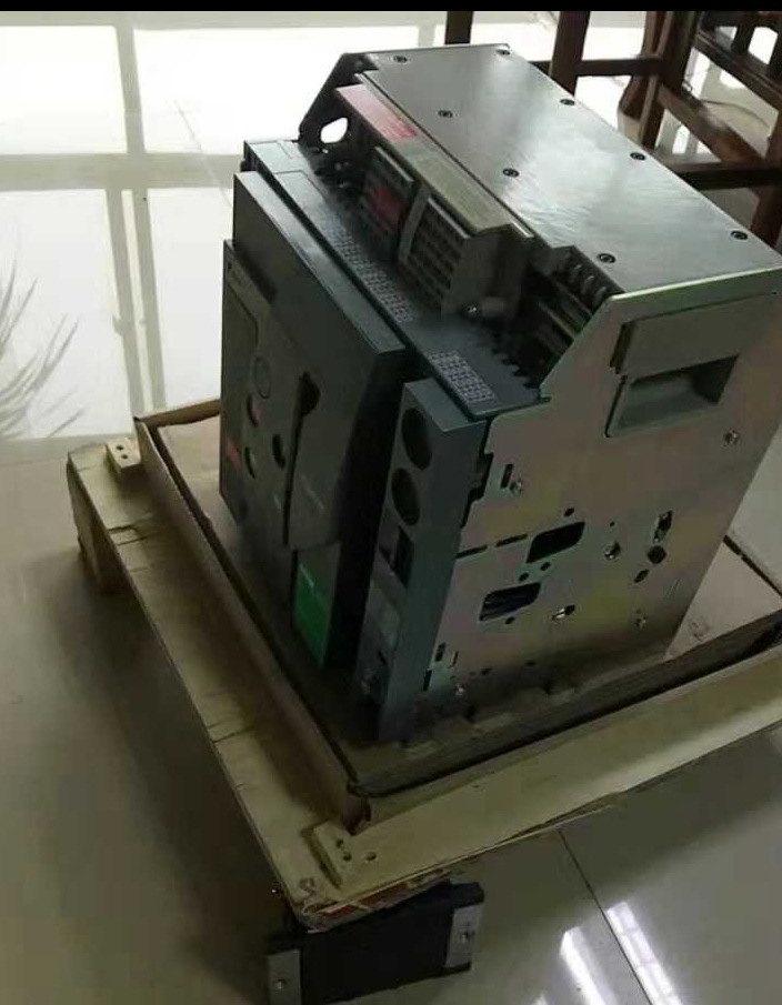 MVS10N3F6A0 固定式断路器1000A 3P框架手动储能控制器现货