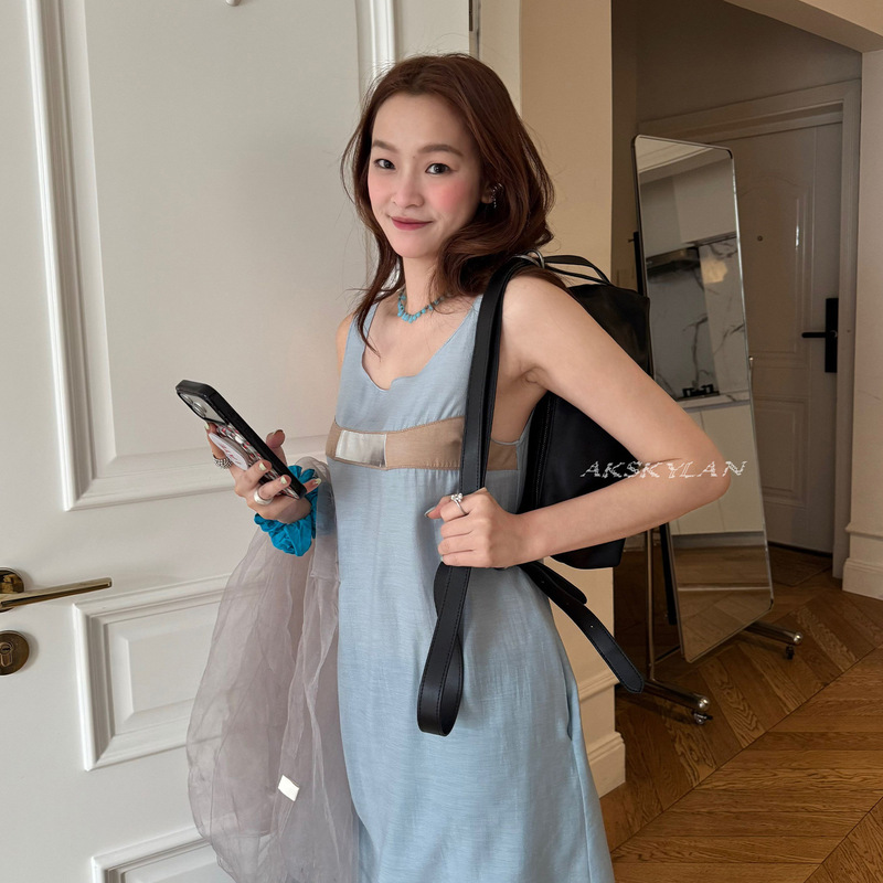 Akskylan Korean Style Contrasting Color Splicing Acetate Suspender Dress with a Wavy Collar and Long Vest Design 85883