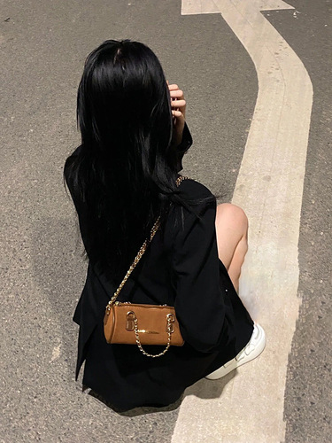  New Retro Chain Cylinder Bag Suede Soft Handbag Messenger Bag Women’s Niche High-end Pillow Bag