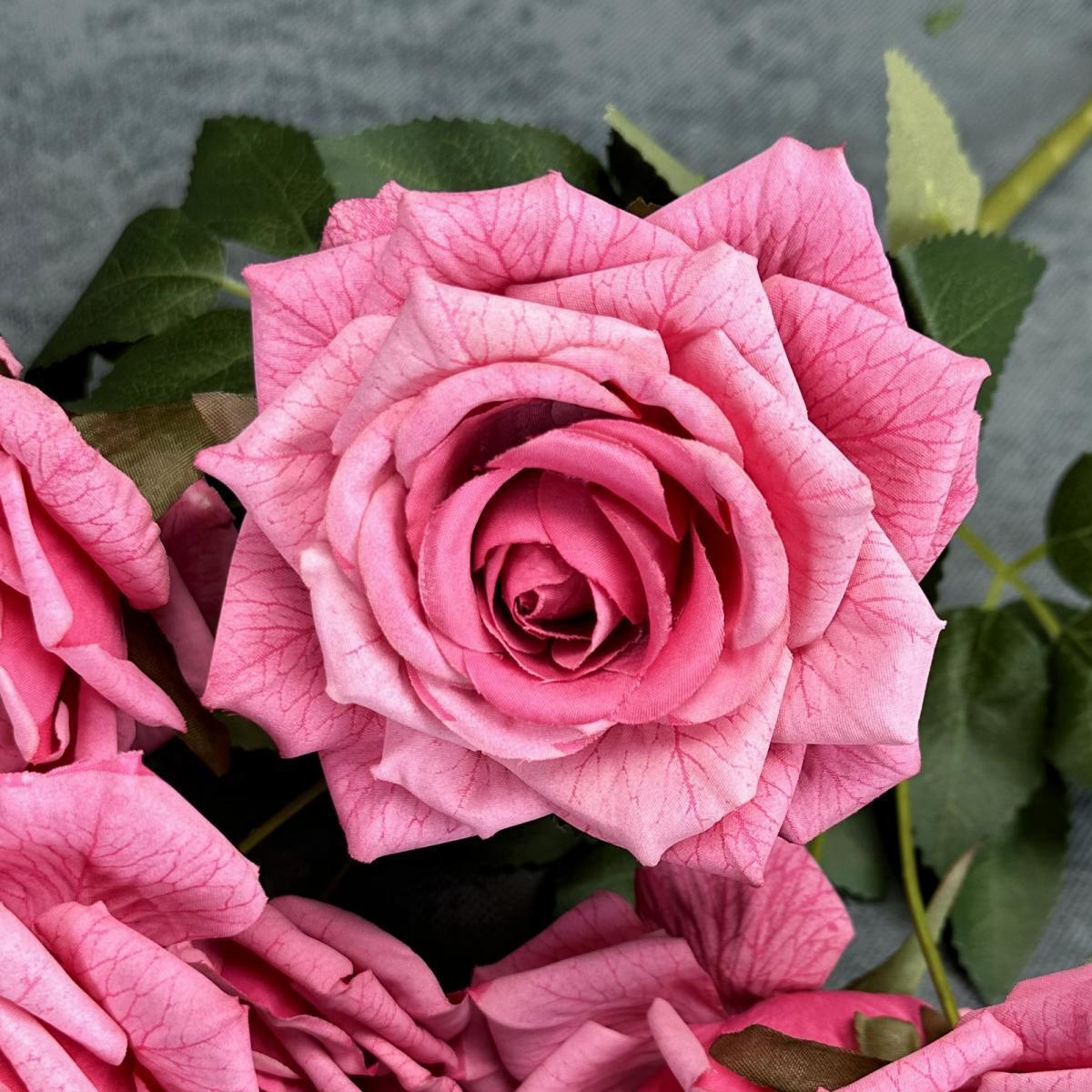 El paquete de 7 cabezas de rosas de diamante recubiertas flores simuladas boda decoración del hogar decoración de flores falsas al por mayor