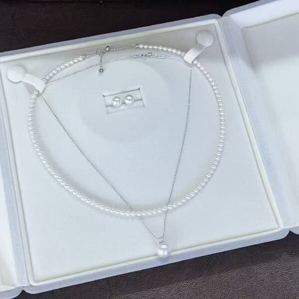 Organic necklace from pearl