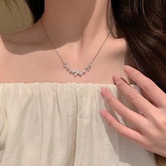 クロスボーダー人気のジルコンリボンネックレスフルレンガレディースデザインニッチ気質鎖骨チェーンハイエンドライトラグジュアリー多用途