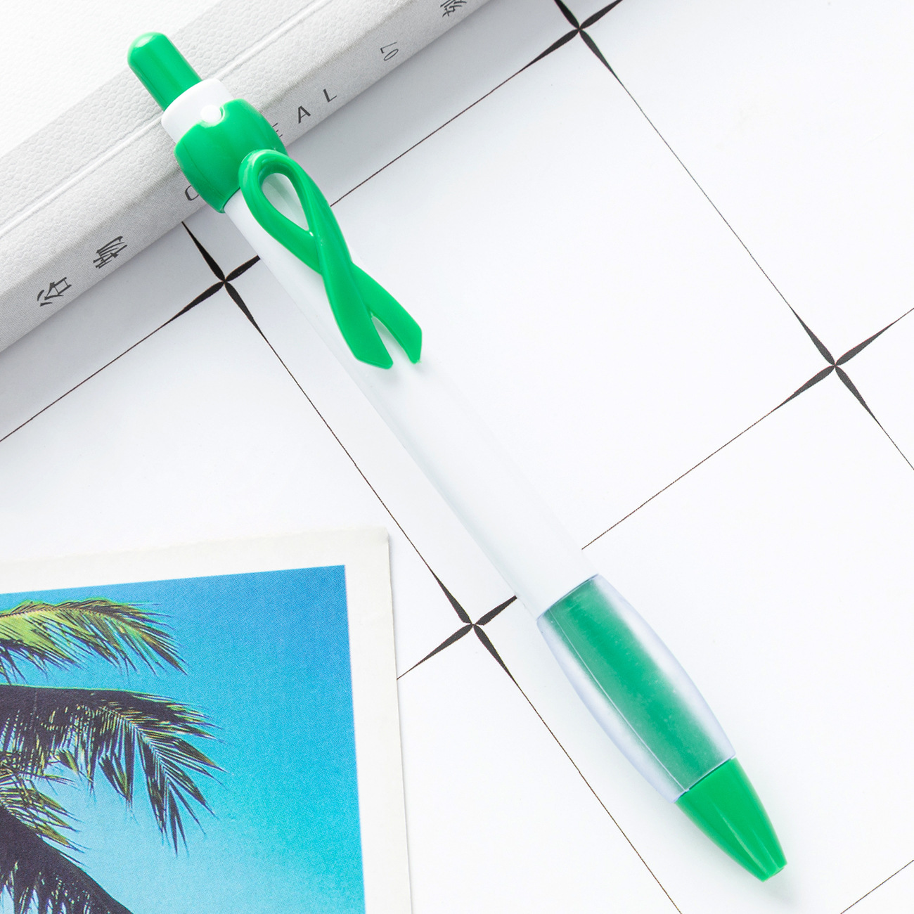 En stock cinta bolígrafo publicidad arco prensa pluma creativa SIDA propaganda mini pluma de cinta de regalo