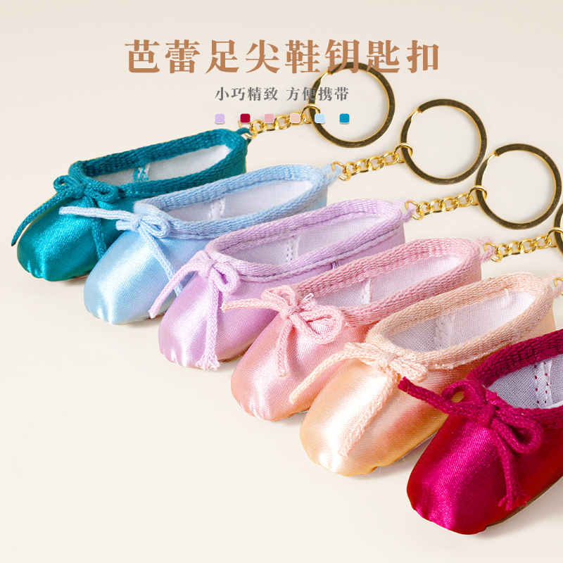 Nuevo hecho a mano ballet danza zapatos puntiagudos pequeña joyería mini zapatos de satén llavero joyería en caja