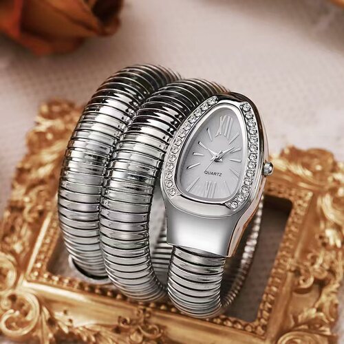 Hot-selling cross-border snake-shaped ladies fashion bracelet watch, creative hip-hop quartz watch with personality bracelet watch wholesale