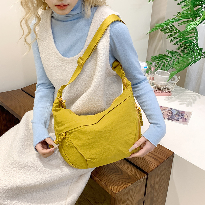 Wholesale French-style solid color shoulder bag, fashionable and versatile, high-end feel, student women's dumpling bag, large-capacity crossbody bag