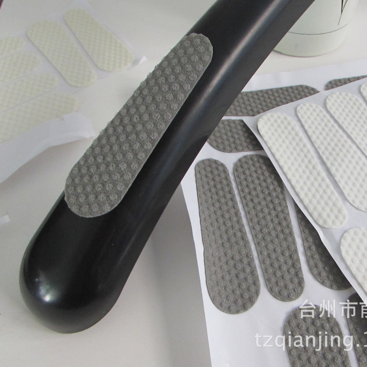 厂家直销衣架防滑海绵贴 凸点海绵贴 防滑减振海绵贴 衣架肩膀贴