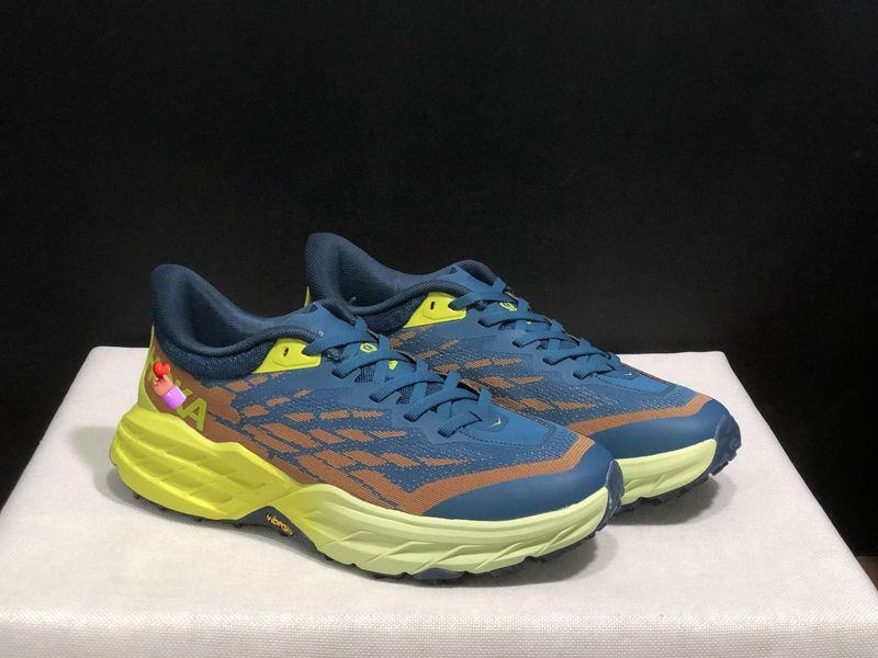 クロスボーダー HOKA Speedgoat 5 アンテロープ メンズ レディース 耐摩耗性スポーツシューズ 衝撃吸収 アウトドア ランニングシューズ|undefined