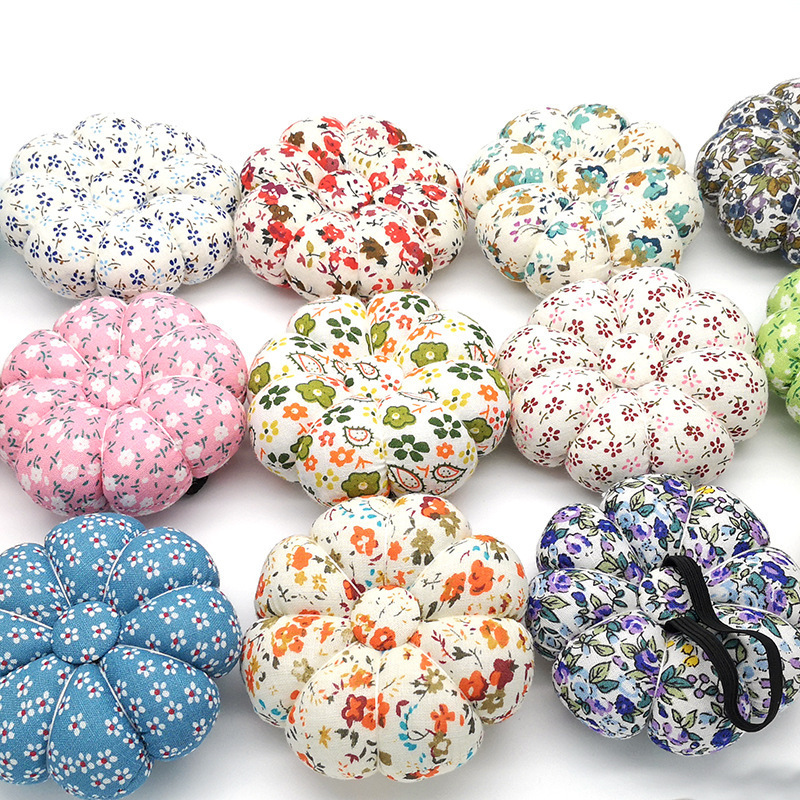 Enchufe de aguja de muñeca de estilo pastoral europeo y americano transfronterizo, almohadilla de aguja, bolsa de inserción de aguja de calabaza, herramienta de costura manual E212