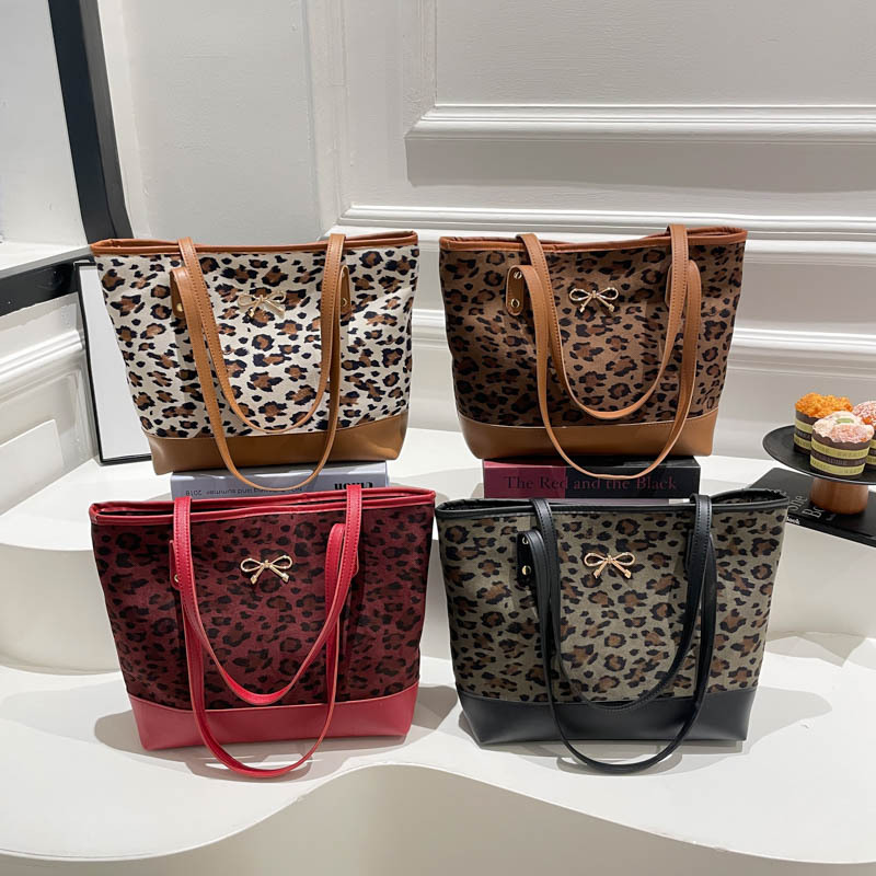 leopard splicing large capacity fashion shoulder bag 2025 winter new versatile ins texture temperament commute tote bag