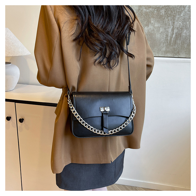 Mujeres PU Color Sólido Estilo Clásico Cuadrado Hebilla Magnética Bolso Bolso Bandolera display picture 13