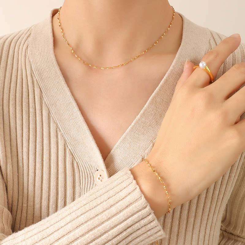 Korean version of trendy ins niche fairy cold wind twist thin necklace bracelet titanium steel gold-plated non-fading jewelry set
