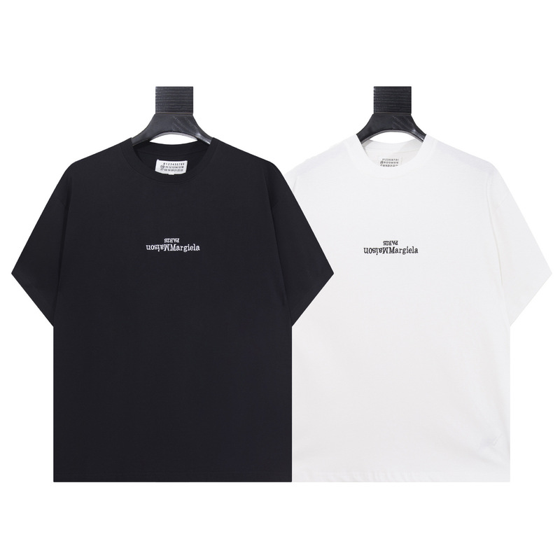 Ceiling Correct Version of Margiela's New Style Inverted Letters Embroidered on the Chest, Simple Round Neck Short Sleeves Ceiling Correct Version of Margiela's New Style Inverted Letters Embroidered on the Chest, Simple Round Neck Short Sleeves