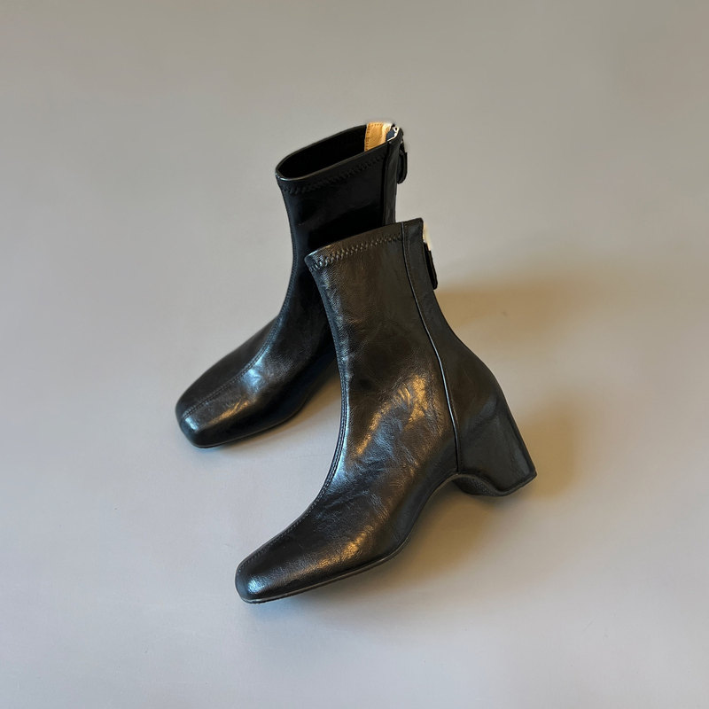 Brown textured elastic short boots for women, 2026 autumn and winter new style, square toe slim boots with back zipper Brown textured elastic short boots for women, 2026 autumn and winter new style, square toe slim boots with back zipper