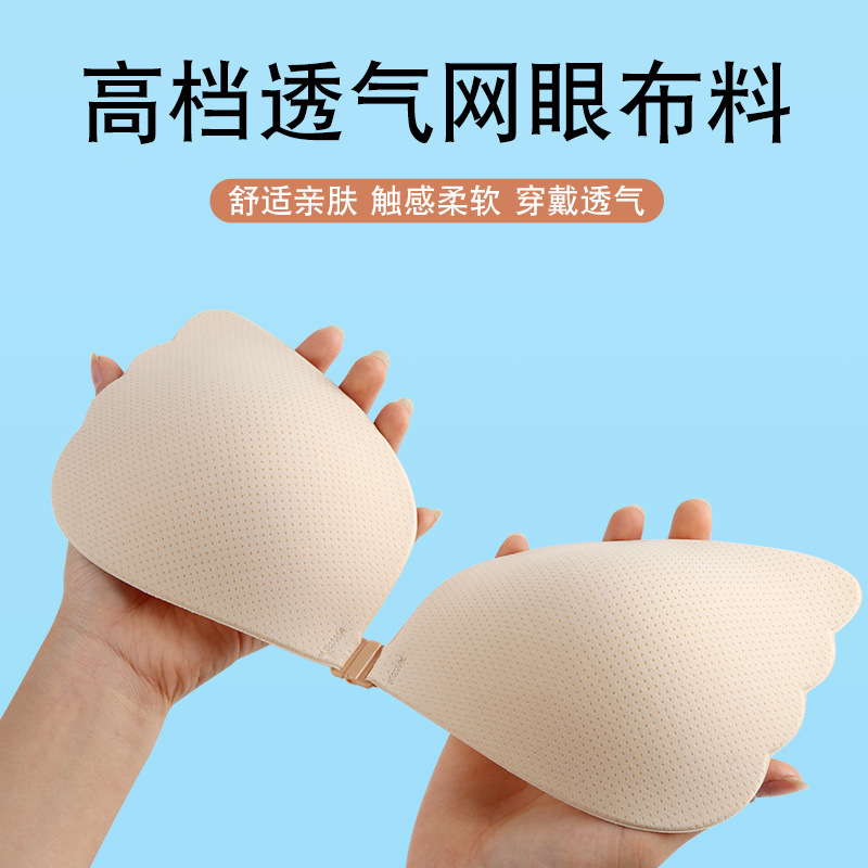 天使の翼の見えないブラジャーのメッシュ布の下着が集まっています。|undefined