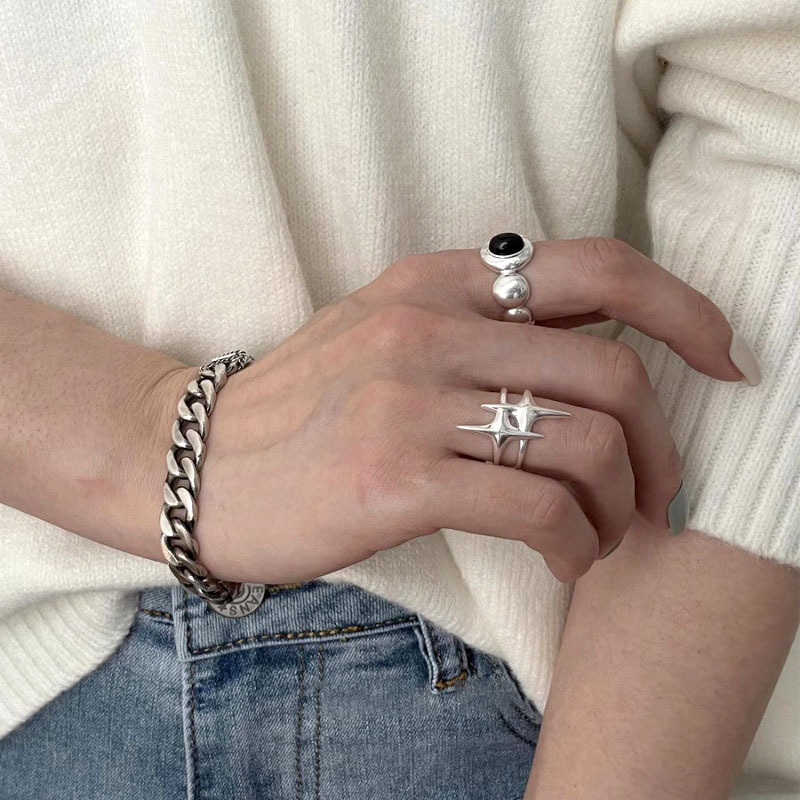 Unique Minimalist Desin For Women, Fashionable And Exquisite, Versatile Black Aate Simple Double-Pointed Star Open_voghion.com