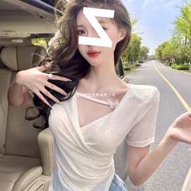 甜美烫钻洋气v领交叉上衣女薄款夏季纯欲蝴蝶结不规则修身短袖t恤
