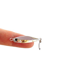 Spinning micro-lens mirror-plated iron plate small lead fish 5.8g 35mm shore casting Maokuang slightly red-eyed shad laser