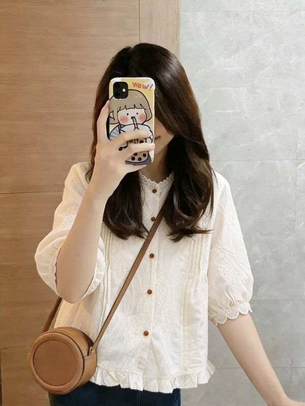 Shop Owner's Personal Recommendation: Korean-Style Cream-Colored Lace Shirt, Gentle and Slimming, a Stunning Short-Sleeve Shirt for Summer