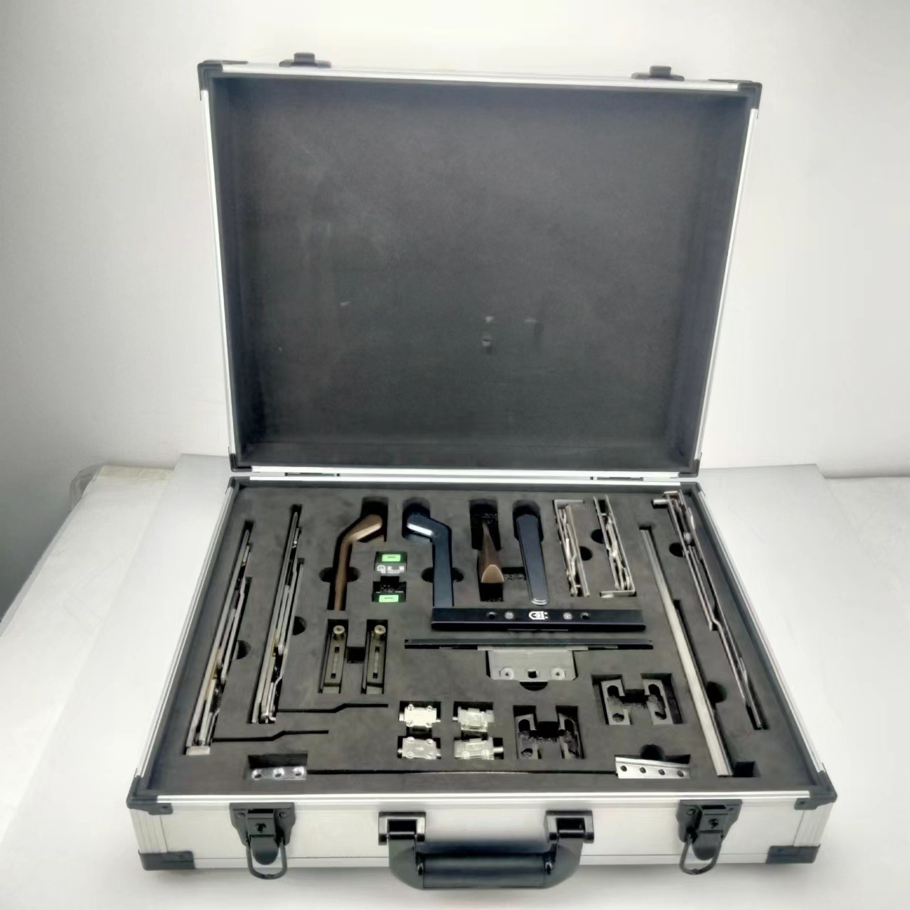 定制铝合金门窗锁工具箱 推拉手滑轮展示箱 五金配件样板铝箱定做