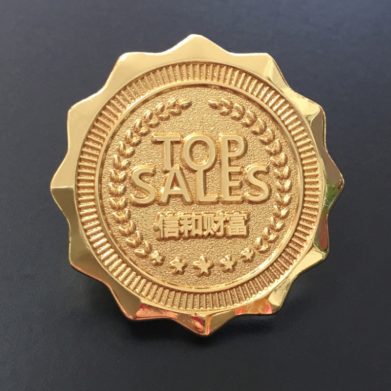 磨砂字母logo沙底胸章 镀金蝴蝶扣徽章制作厂家 集团司徽襟章定制