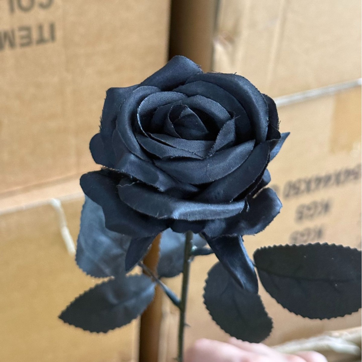Una sola rama de tela de seda de rosas decora la Sala de estar del hogar con flores falsas, arreglos de rosas de boda DIY herramientas de simulación de flores