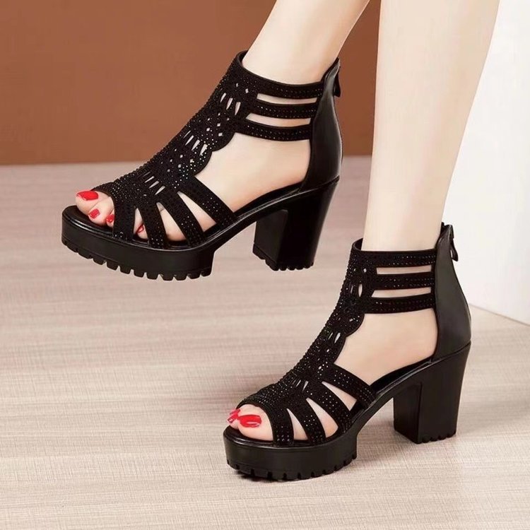 Plus-Size Fashion Sandals for Women 2026 Summer New Style Peep-Toe Roman Sandals Versatile Breathable Mom Sandals for Women