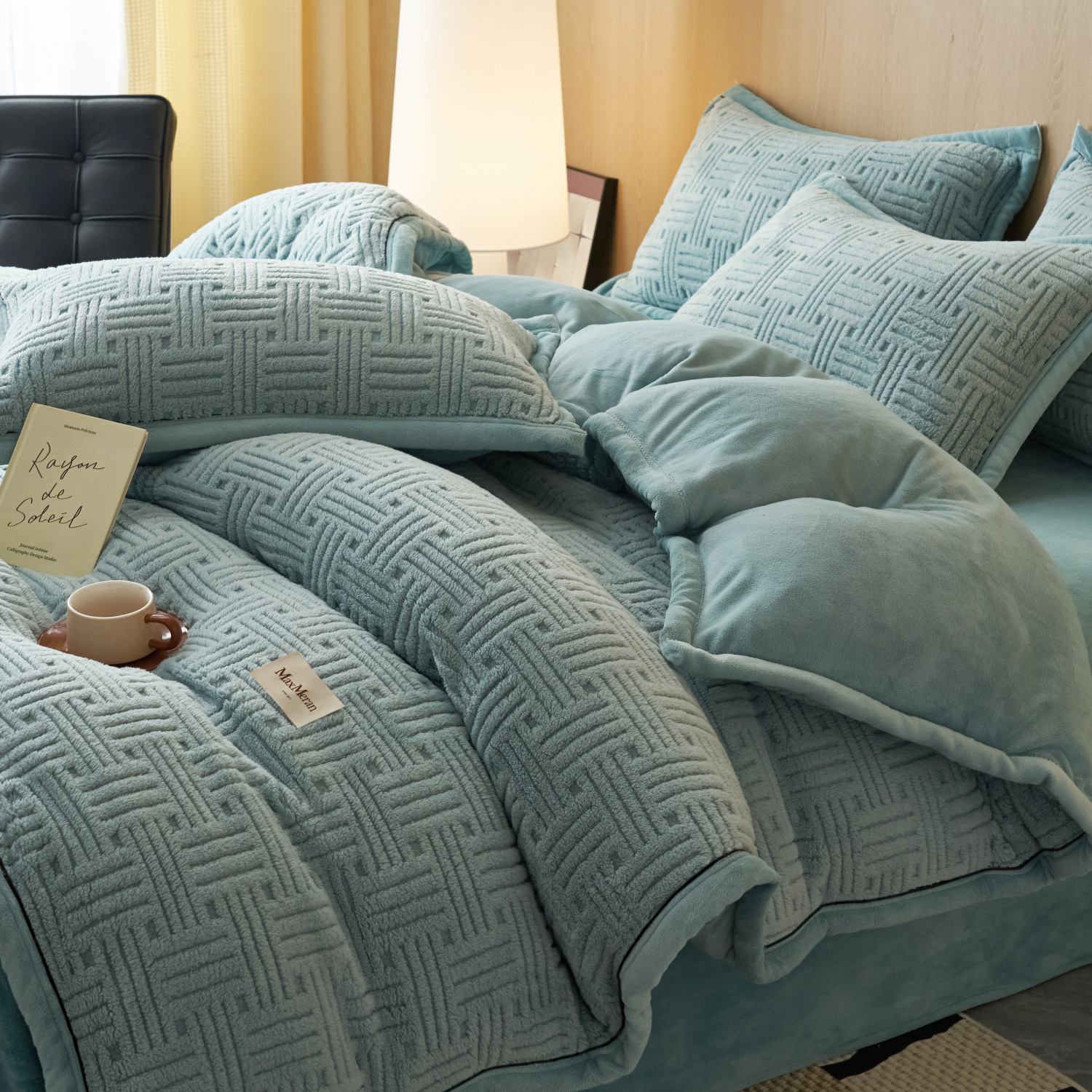 Luz de lujo superior torre de cama de cuatro piezas en invierno grueso calentamiento de lana de coral cama de lana de cama