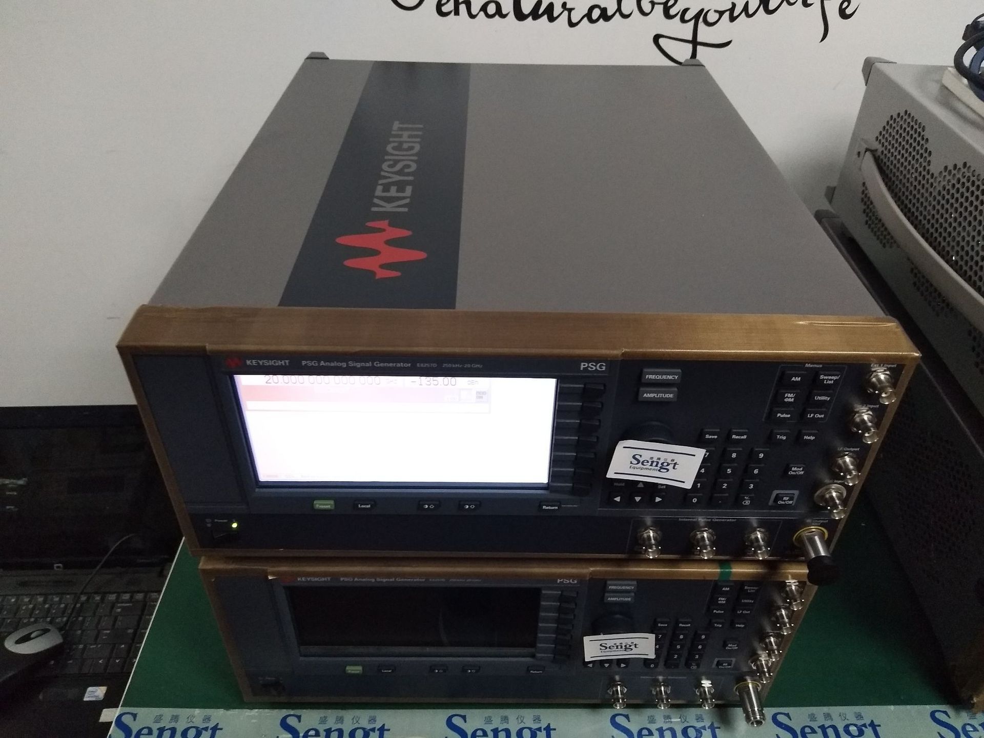 Agilent安捷伦 E8267D PSG模拟信号发生器西安现货租赁出售