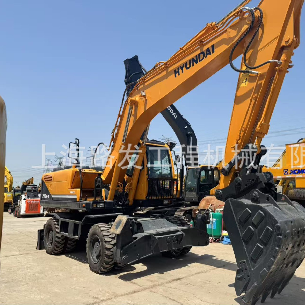 Excavadora original moderna 210W - 9 de dos ruedas de excavación de ruedas boutique puede proporcionar exportaciones de comercio exterior de renovación de vehículos completos