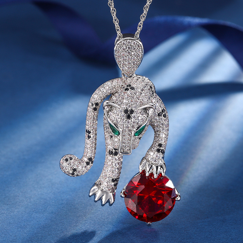 Otoño e invierno nuevo estilo zhuang sheng joyería europea y americana retro simulación rojo corindón leopardo de lujo con incrustaciones de piedra principal 16mm