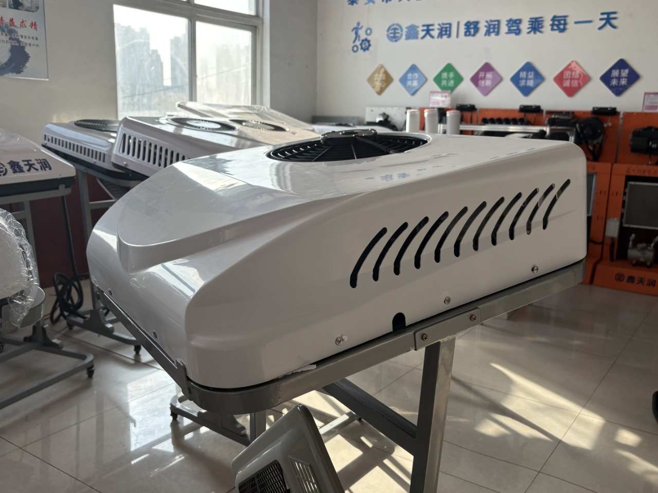 Factory Truck Air Conditioner Integrated with Parking Mode, 12V/24V/115V/220V Wide Voltage Range, Suitable for Rvs and Food Trucks
