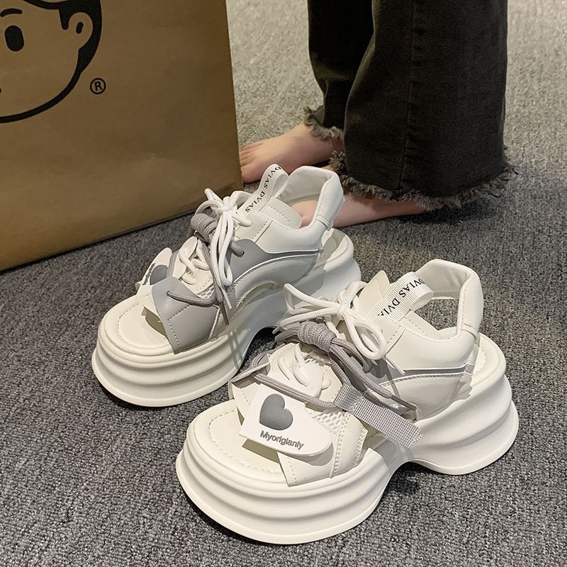 Zapatos de mujer de altura universal amor deportivo Roma verano y otoño de 2025 nuevas sandalias de moda zapatos muffin con suela gruesa