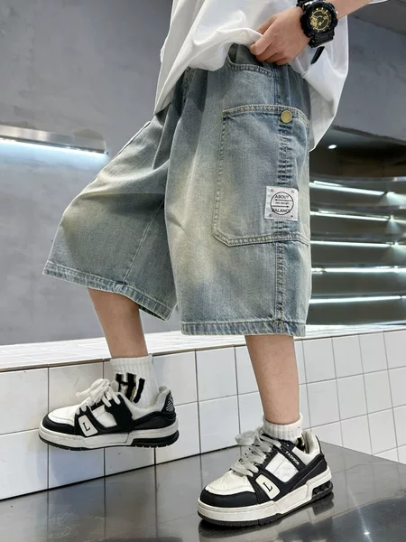 Boys' New Summer Denim Shorts, Loose-Fitting Five-Point Pants, Trendy Brand Cargo Pants, Light Blue Washed Wide-Leg Pants for Older Children