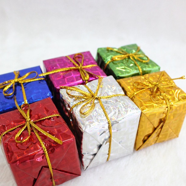 Paquete de regalo pequeño transfronterizo Paquete de regalo láser de espuma navideña Adornos de árbol de Navidad Colgante Decoración de color Paquete de regalo pequeño