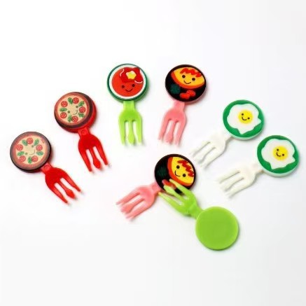 Cartoon japonés encantador tenedor de fruta transfronterizo venta caliente stick de fruta creativa decoración mini tenedor de fruta al por mayor