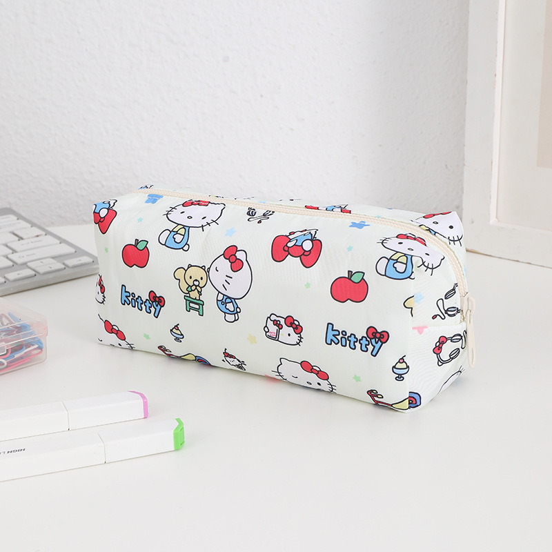 베이지색 고양이 사과