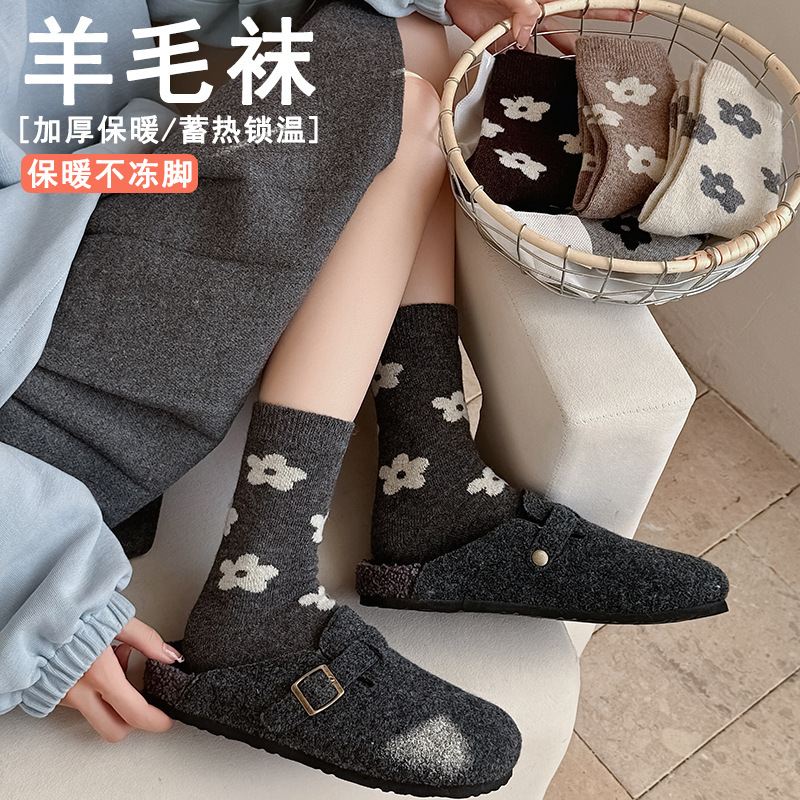 Autumn and Winter Vintage Floral Wool Socks for Women, Mid-Calf Thick Warm Japanese-Style Slouch Socks to Pair with Snow Boots Autumn and Winter Vintage Floral Wool Socks for Women, Mid-Calf Thick Warm Japanese-Style Slouch Socks to Pair with Snow Boots