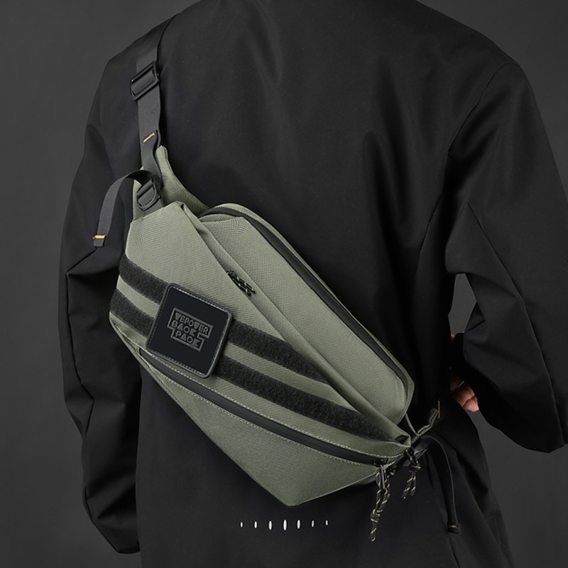 Venta al por mayor transfronteriza 2024 nuevo estilo al aire libre bolso de pecho de nailon ligero para hombres bolso diagonal anti-salpicaduras bolso de hombro de moda marea
