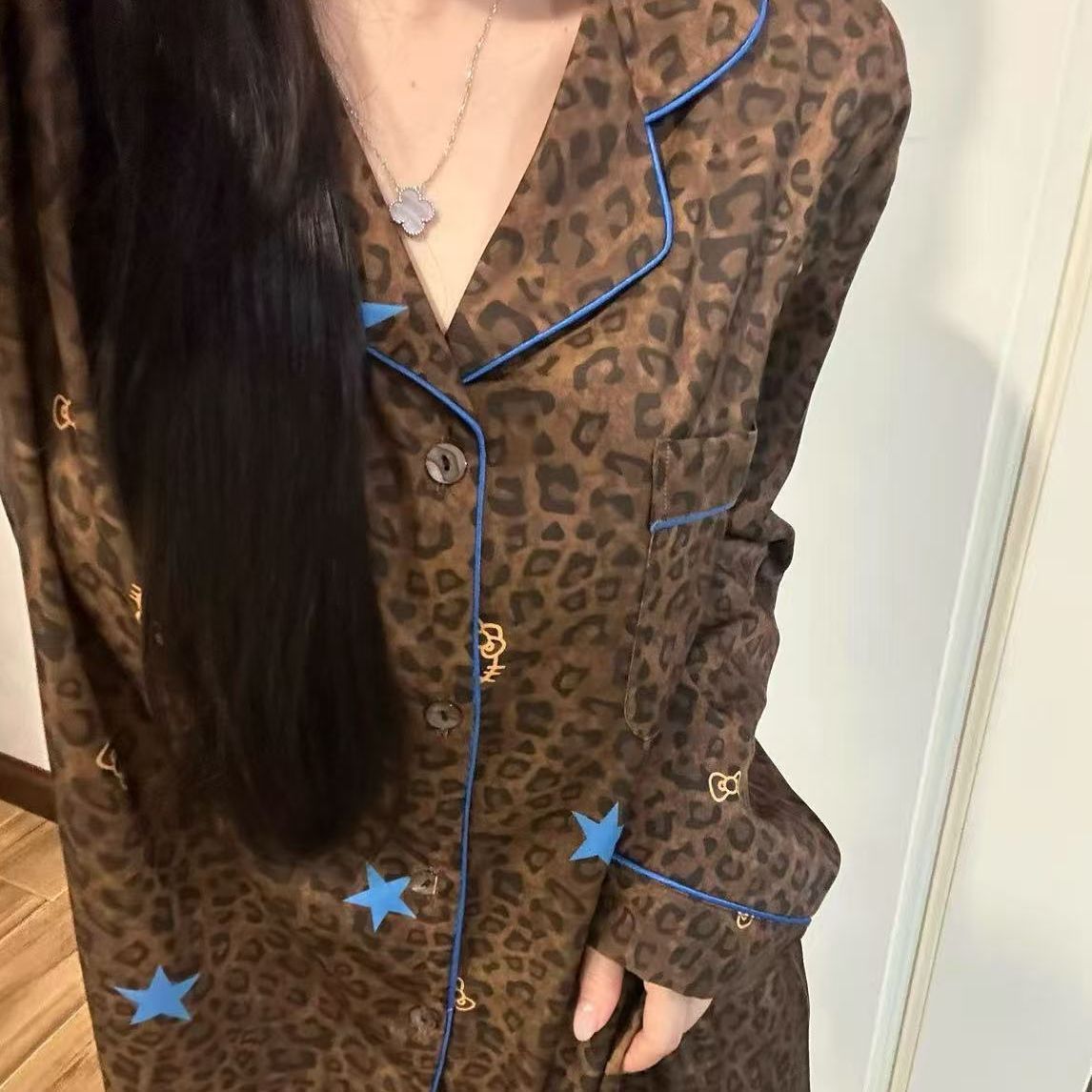 Al por mayor transfronterizo KT gato pijama mujer primavera y otoño nubes algodón manga larga 2026 nuevo juego de ropa de hogar encantadora super caliente