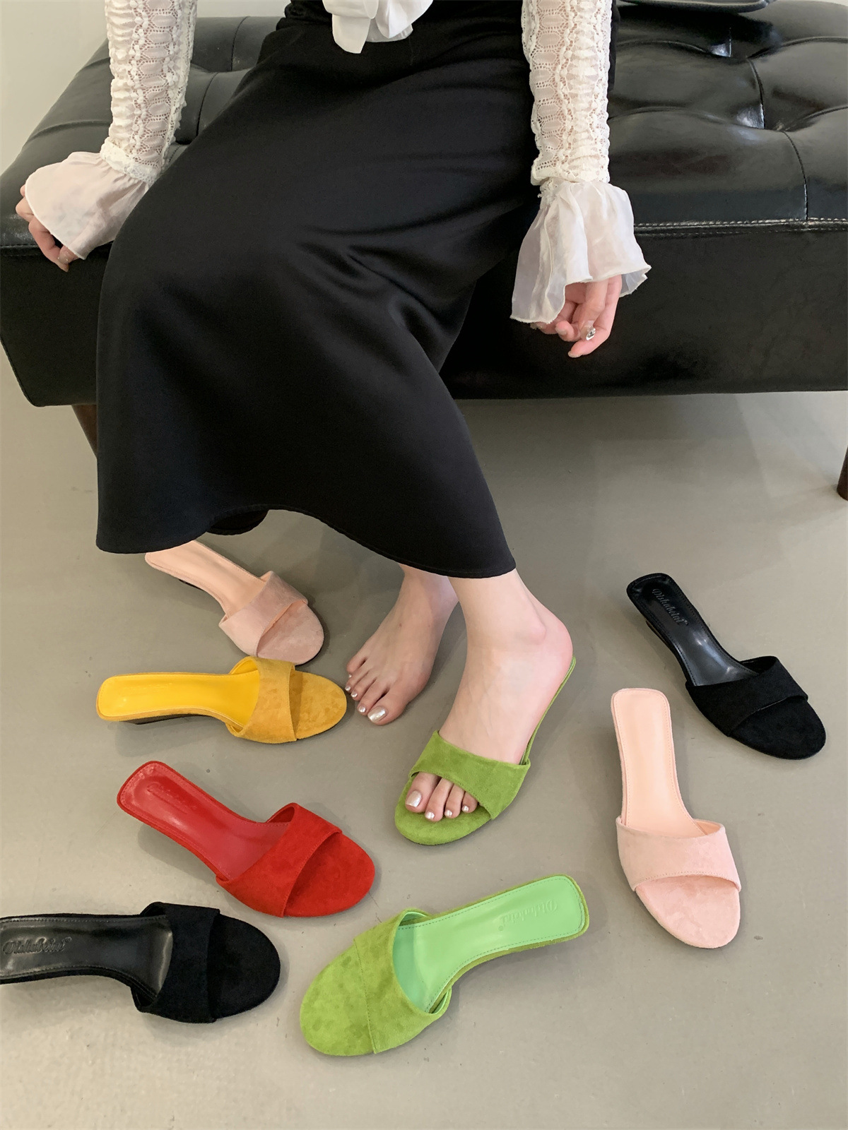 Fashionable universal small design retro sandals wedge heel square…