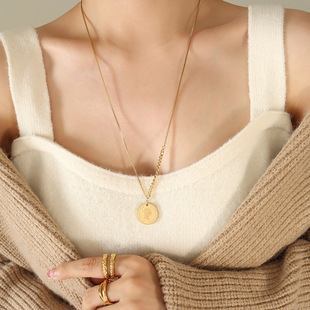 European and American Spice Girls Autumn and Winter New Necklace Hip Hop Fashion Personality Figure Letter Round Brand Pendant Woolen Chain M002-3