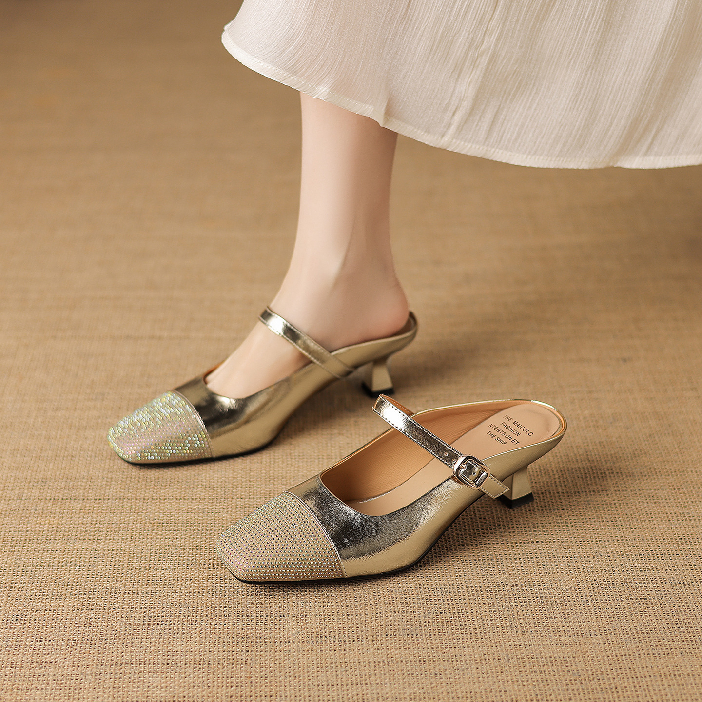 Sandal nữ mũi vuông bít mũi hở gót, gót 5 cm, phong cách tiểu hương — màu vàng