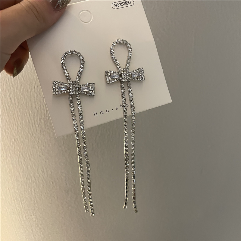 South Korea Light Luxury Tassel Earrings Flashing Diamond Bow Earrings display picture 6