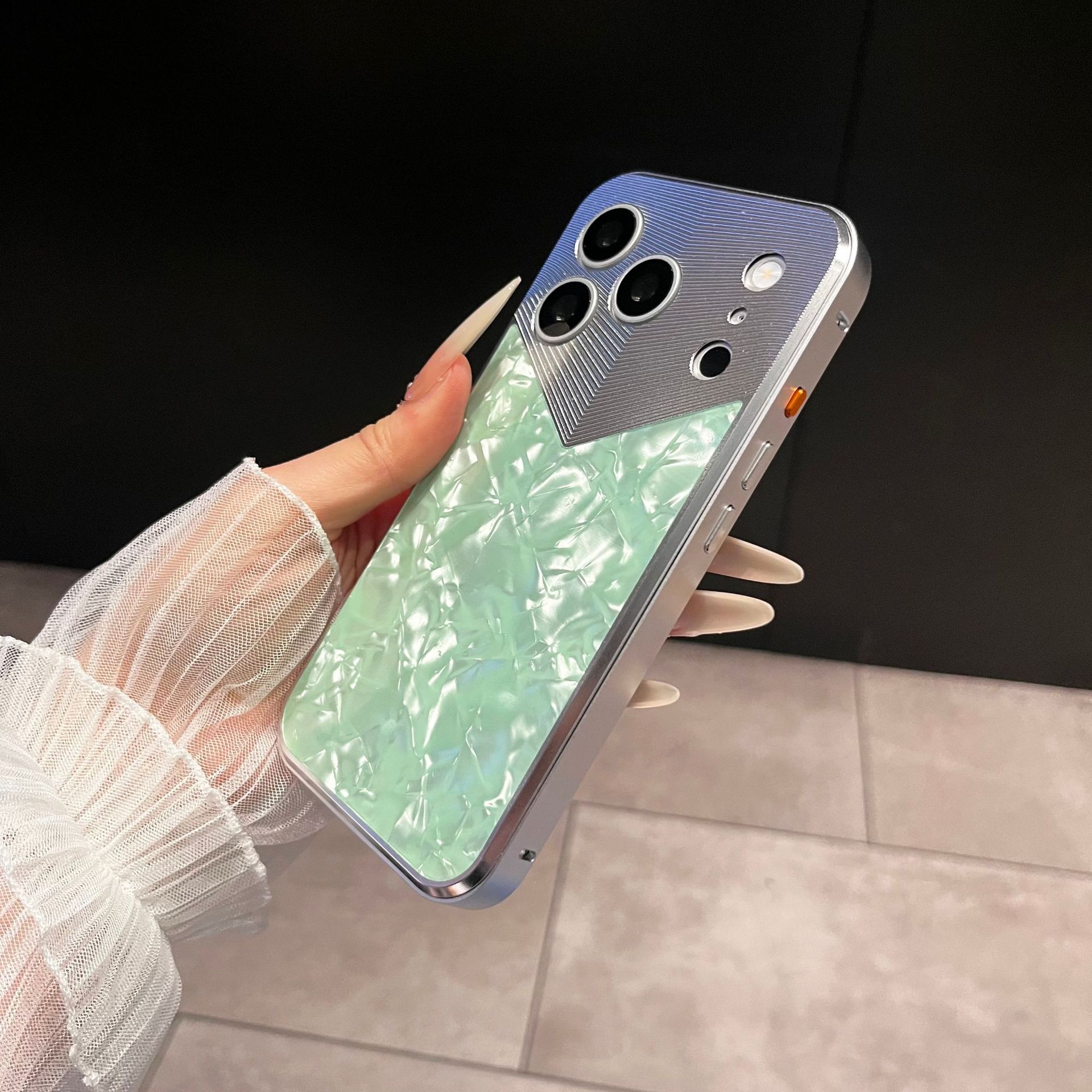 Ốp lưng điện thoại chống sốc viền dày họa tiết vỏ sò ánh kim — Đen Huyền, Trắng Kim Cương, Xanh Lam, iphone17pro chi tiết 12