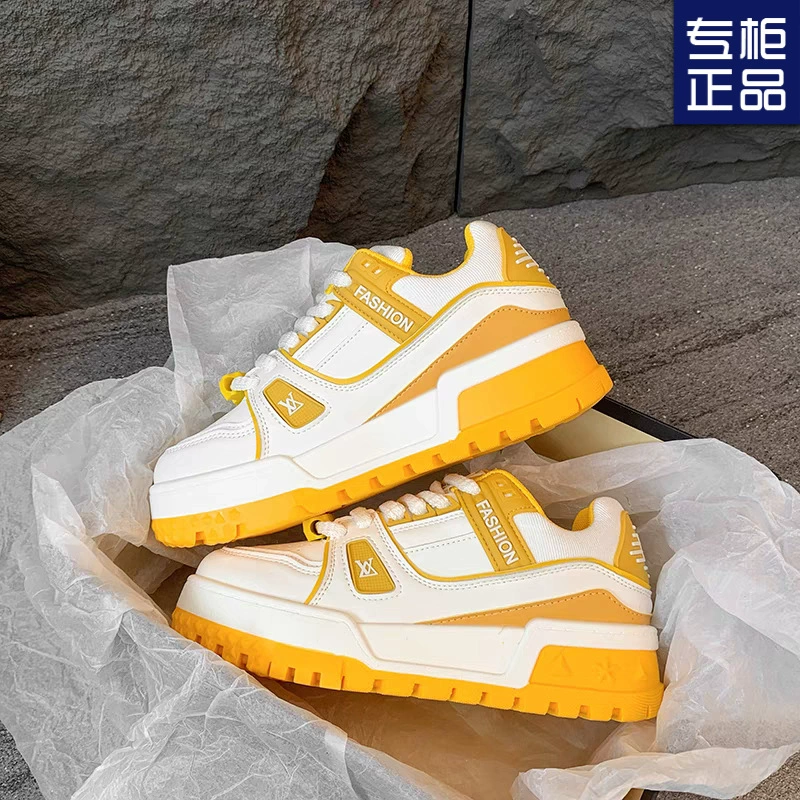 Студенческие белые туфли с цветными блоками для женщин, весна 2025, новые легкие спортивные повседневные туфли на шнуровке для маленьких людей, кроссовки, увеличивающие рост